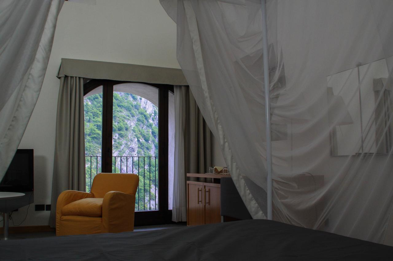 Hotel Cavour Et Des Officiers Bard Buitenkant foto