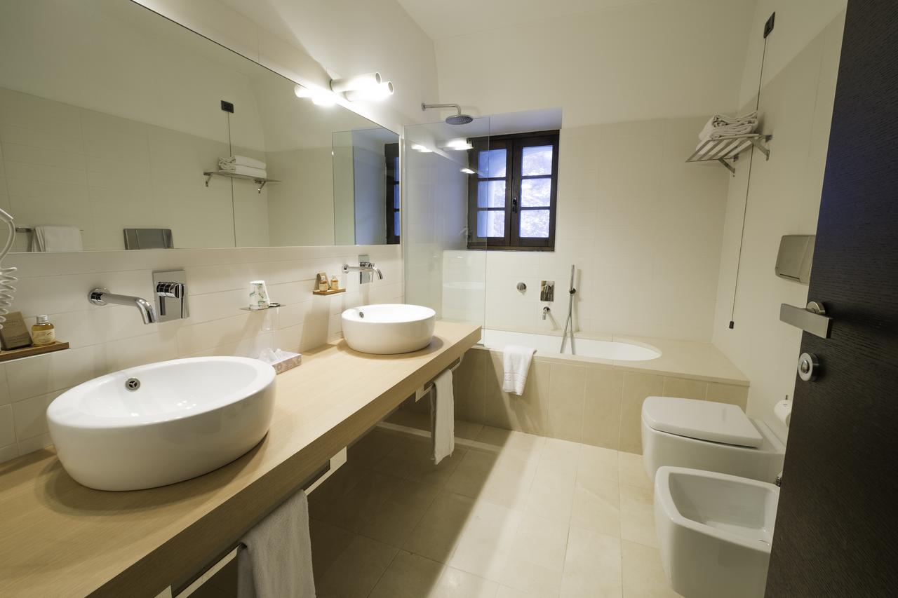 Hotel Cavour Et Des Officiers Bard Buitenkant foto