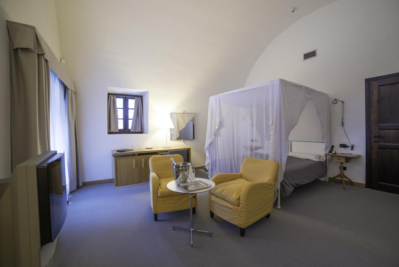 Hotel Cavour Et Des Officiers Bard Buitenkant foto