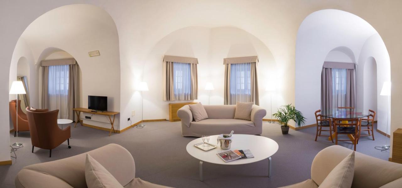Hotel Cavour Et Des Officiers Bard Buitenkant foto